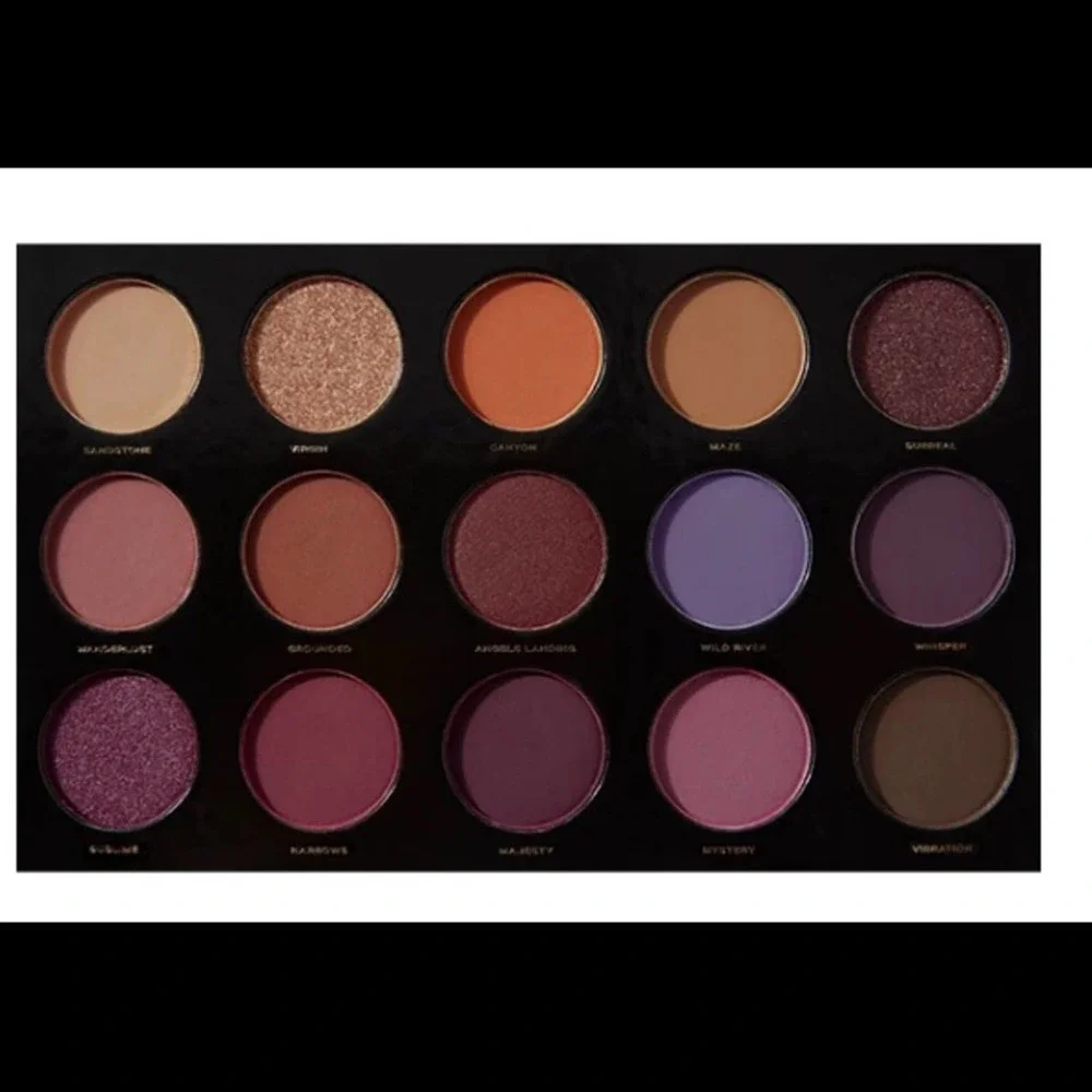 HIPDOT Zion Eyeshadow Palette – New in Box – Bold Reds, Purples,‎ Oranges – NIB
